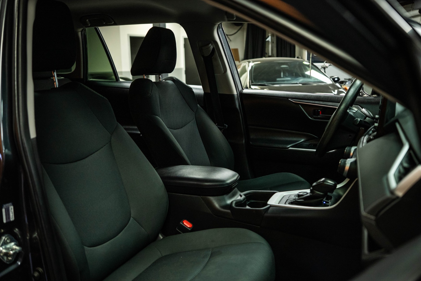 2021 Toyota RAV4 Hybrid LE photo 12