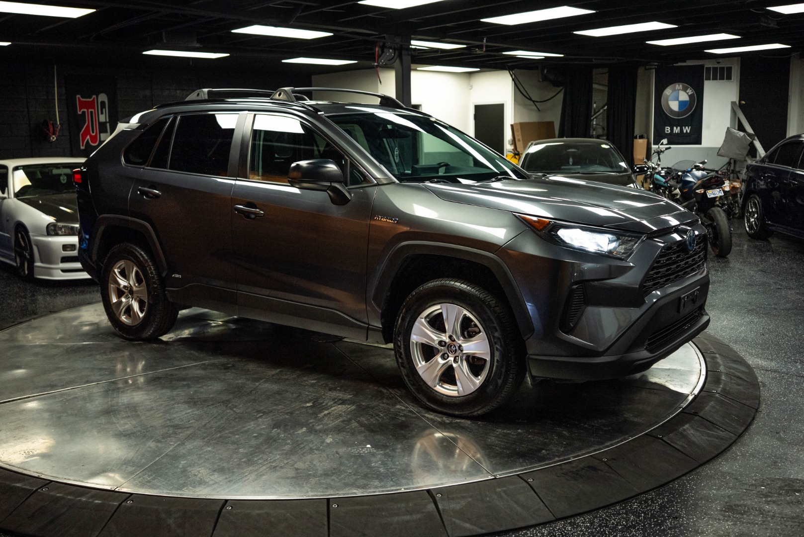 2021 Toyota RAV4 Hybrid LE photo 3