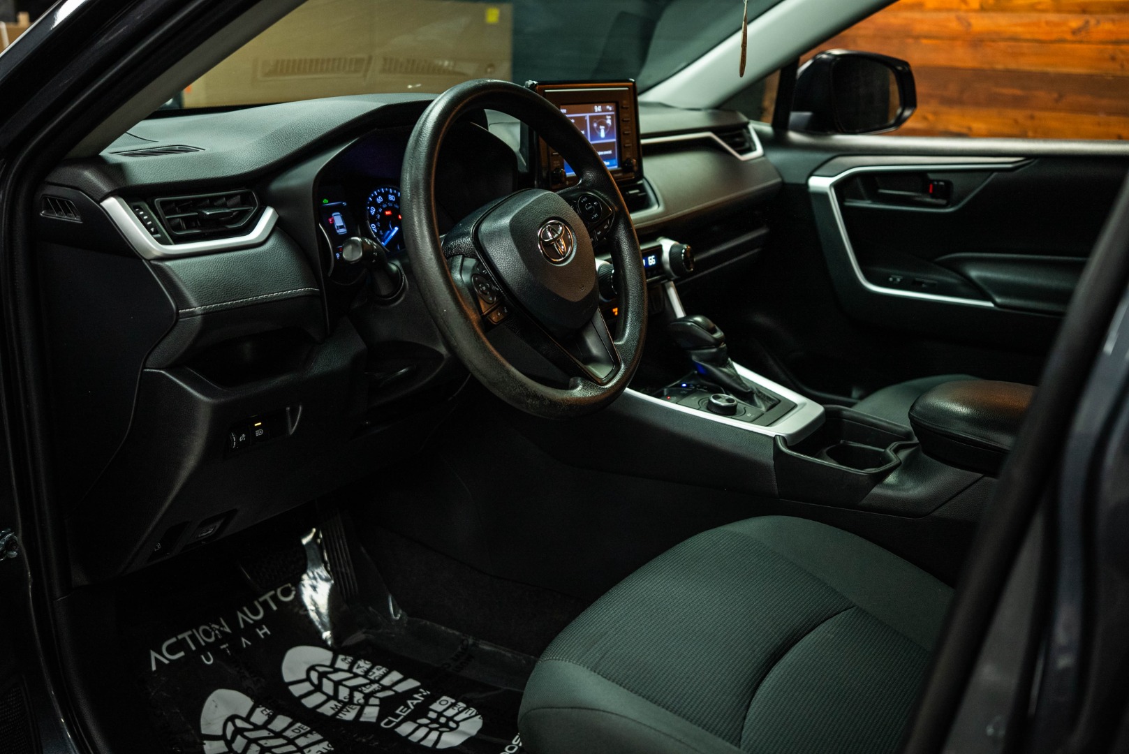 2021 Toyota RAV4 Hybrid LE photo 6