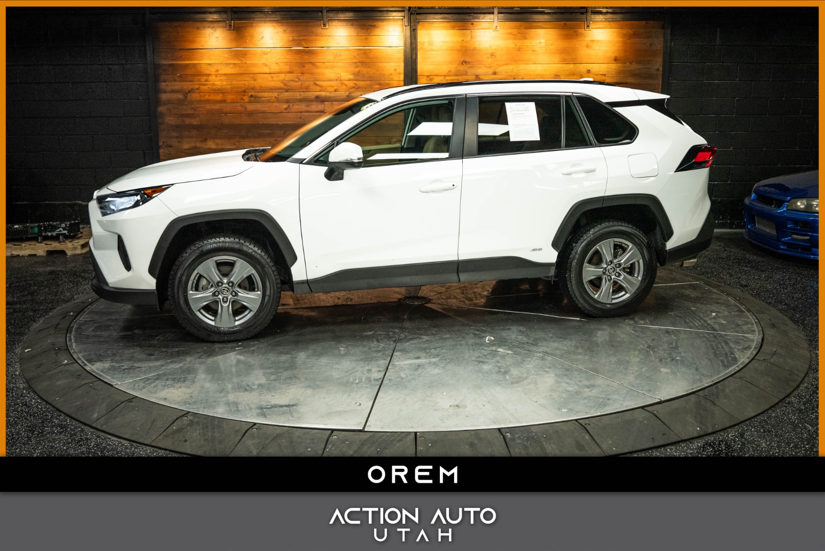 2022 Toyota RAV4 LE's photo