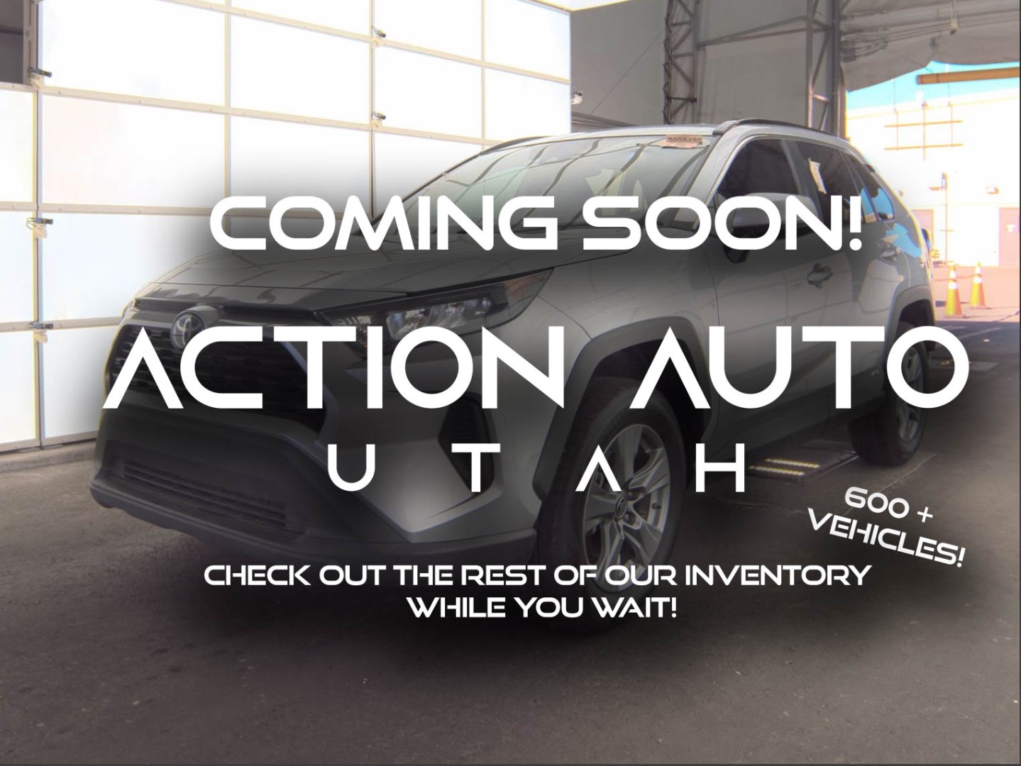 2022 Toyota RAV4 LE's photo