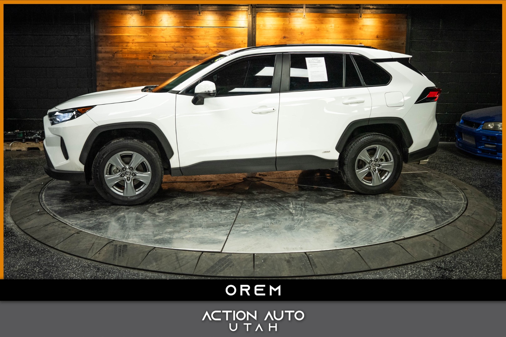 2022 Toyota RAV4 LE's photo