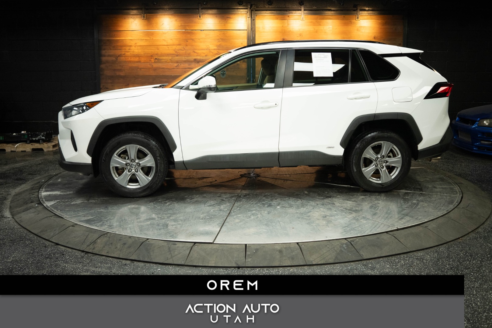 2022 Toyota RAV4 LE's photo