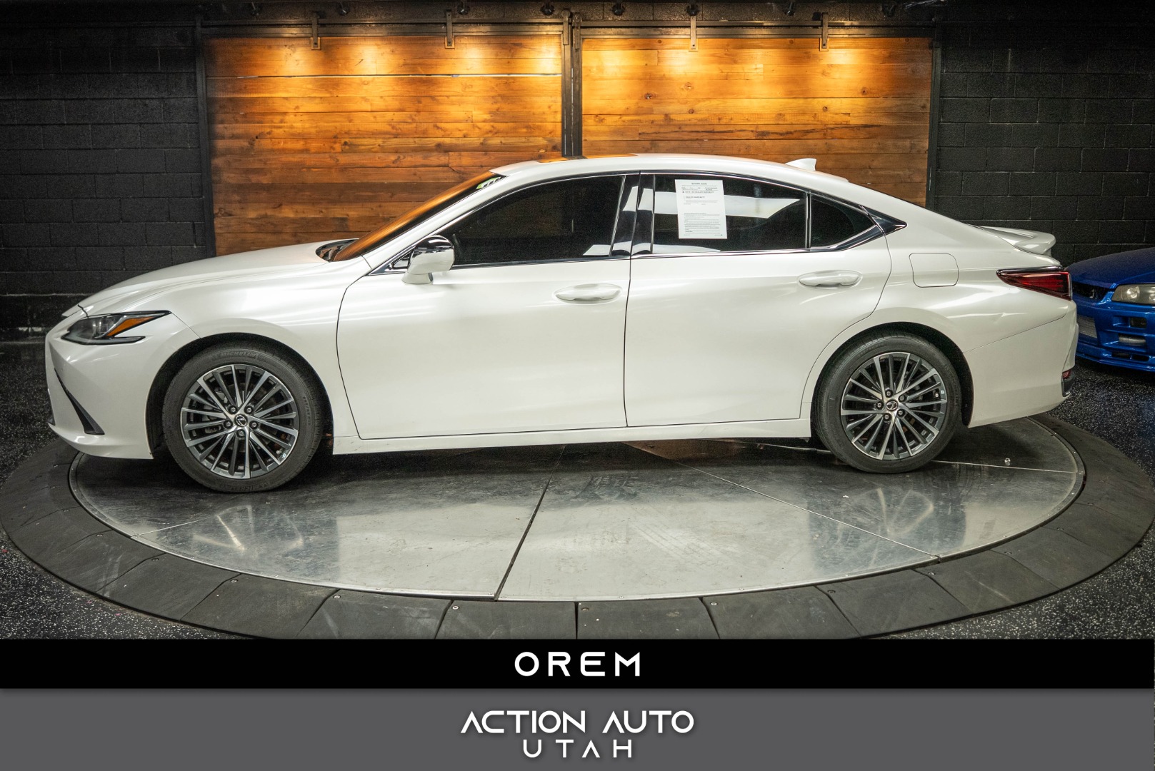 2022 Lexus ES Hybrid 300h's photo