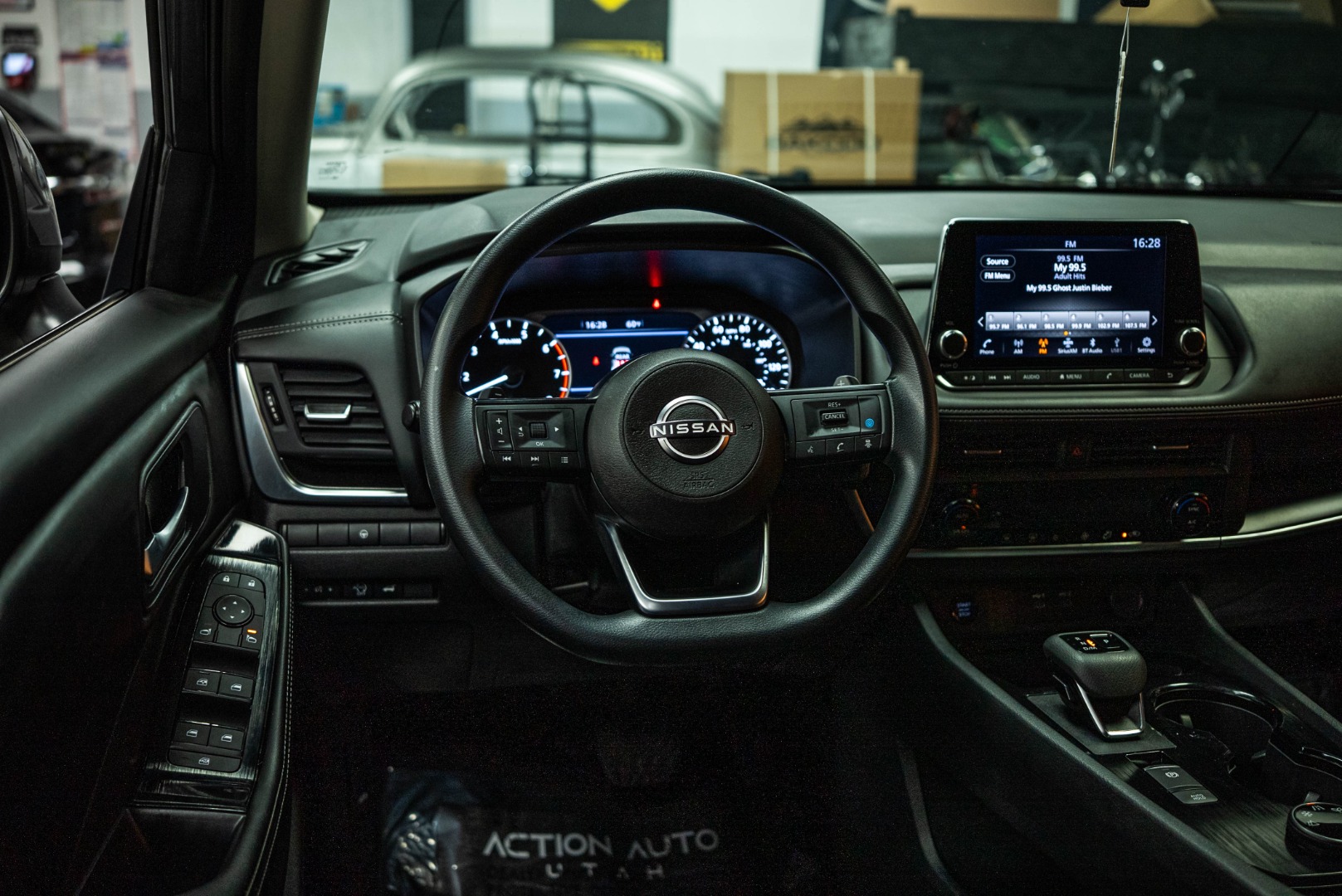 2024 Nissan Rogue SV photo 16