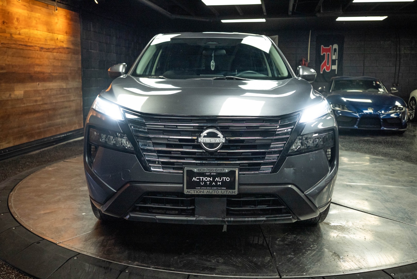 2024 Nissan Rogue SV photo 3