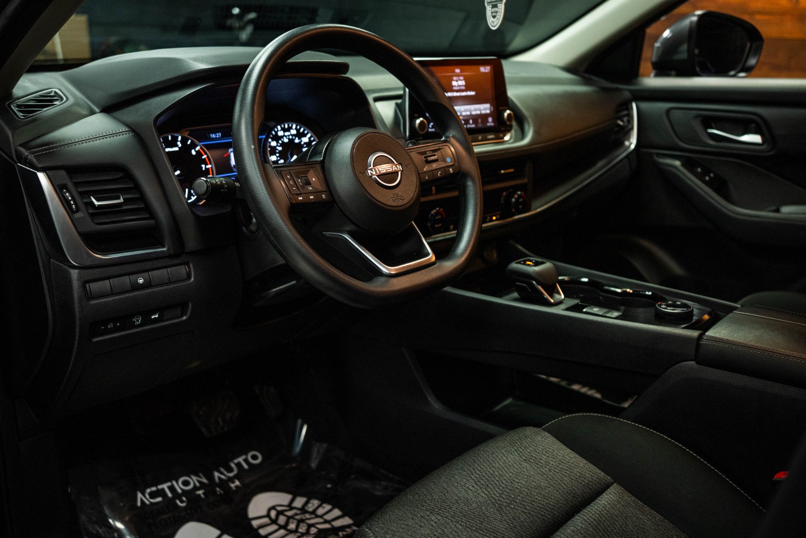 2024 Nissan Rogue SV photo 8