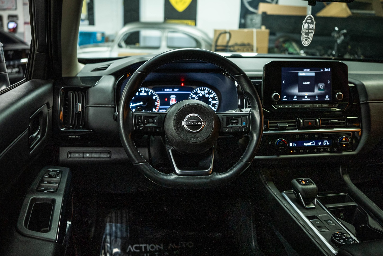 2024 Nissan Pathfinder SV photo 16