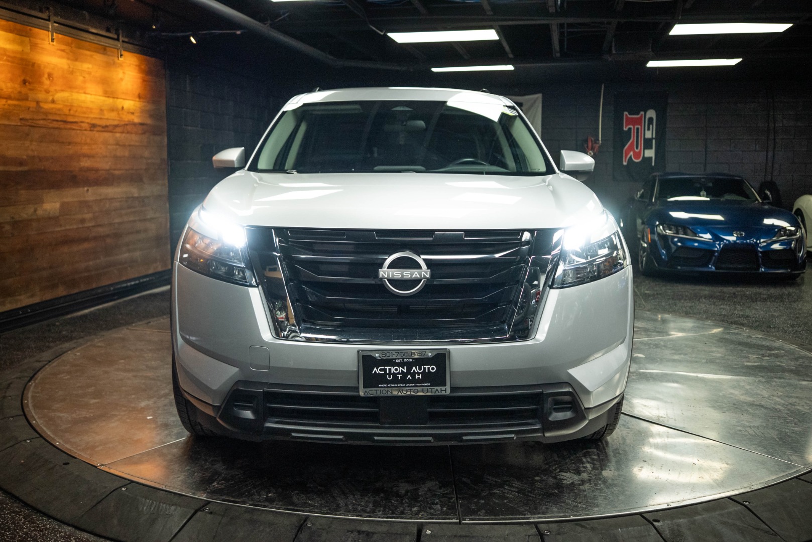 2023 Nissan Pathfinder SV photo 4