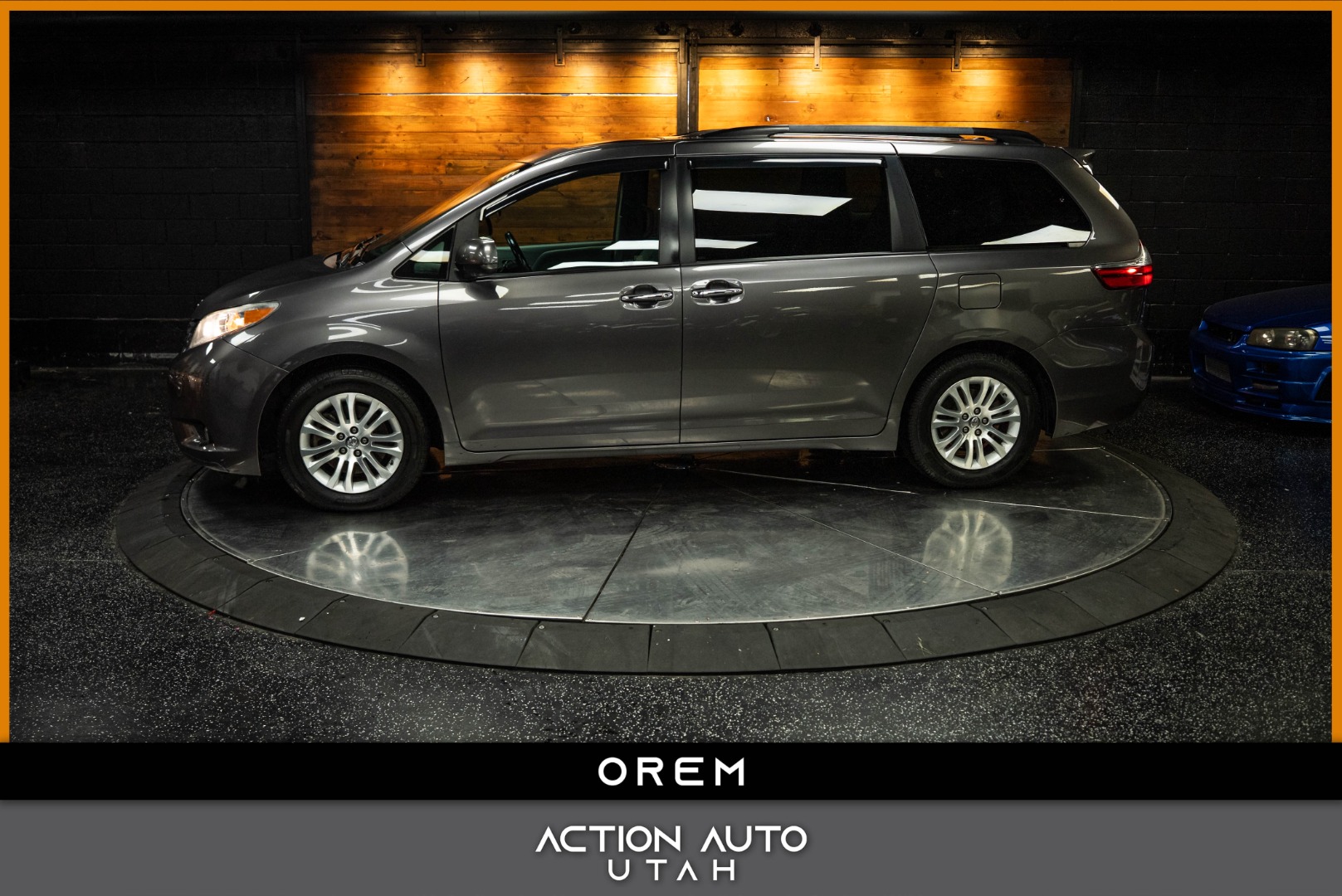 2017 Toyota Sienna XLE's photo