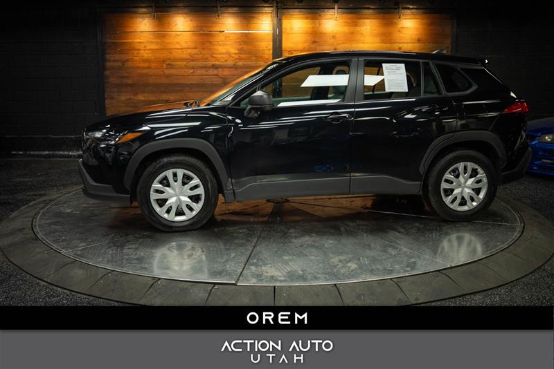 2022 Toyota Corolla Cross LE photo 2