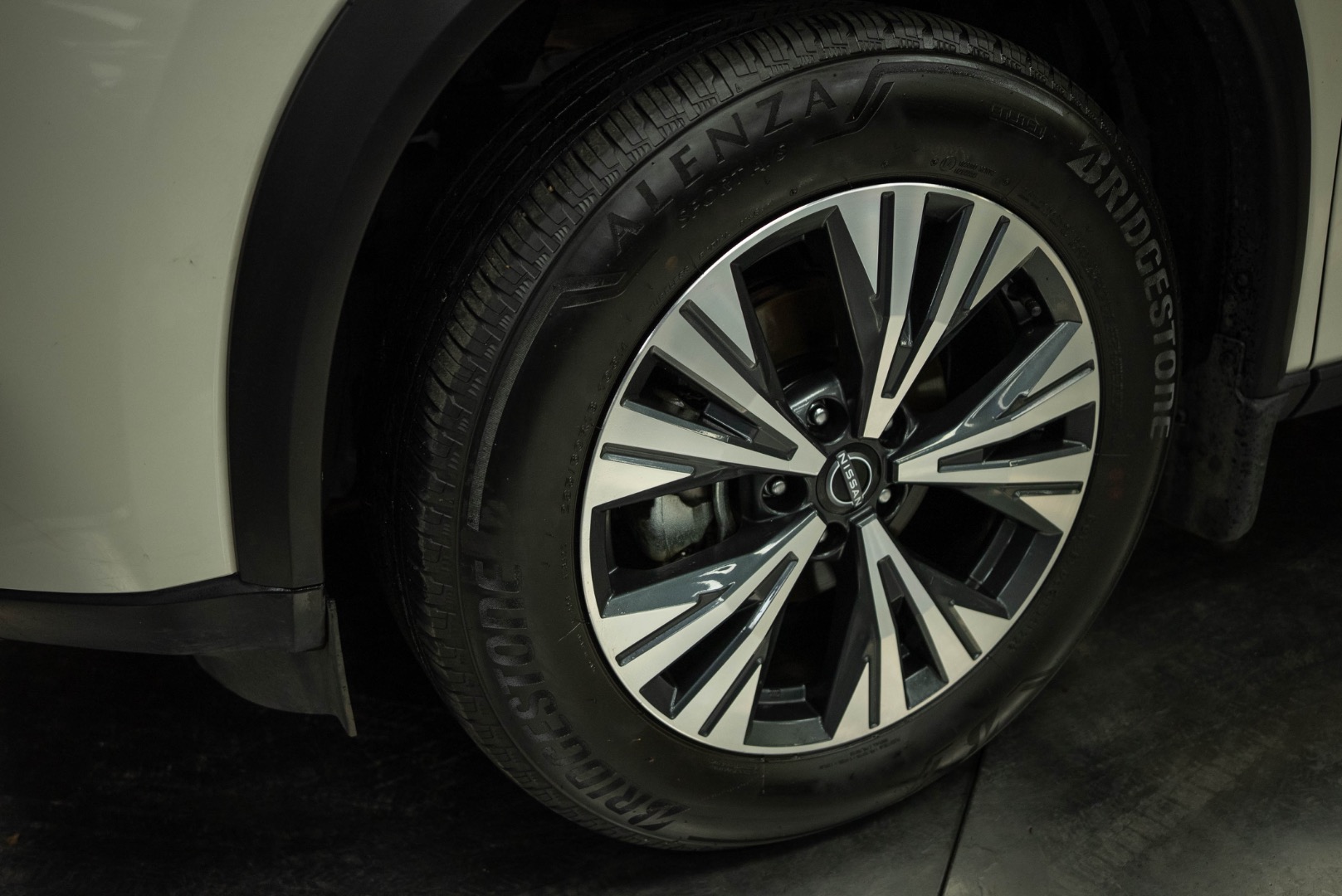 2023 Nissan Rogue SV photo 4