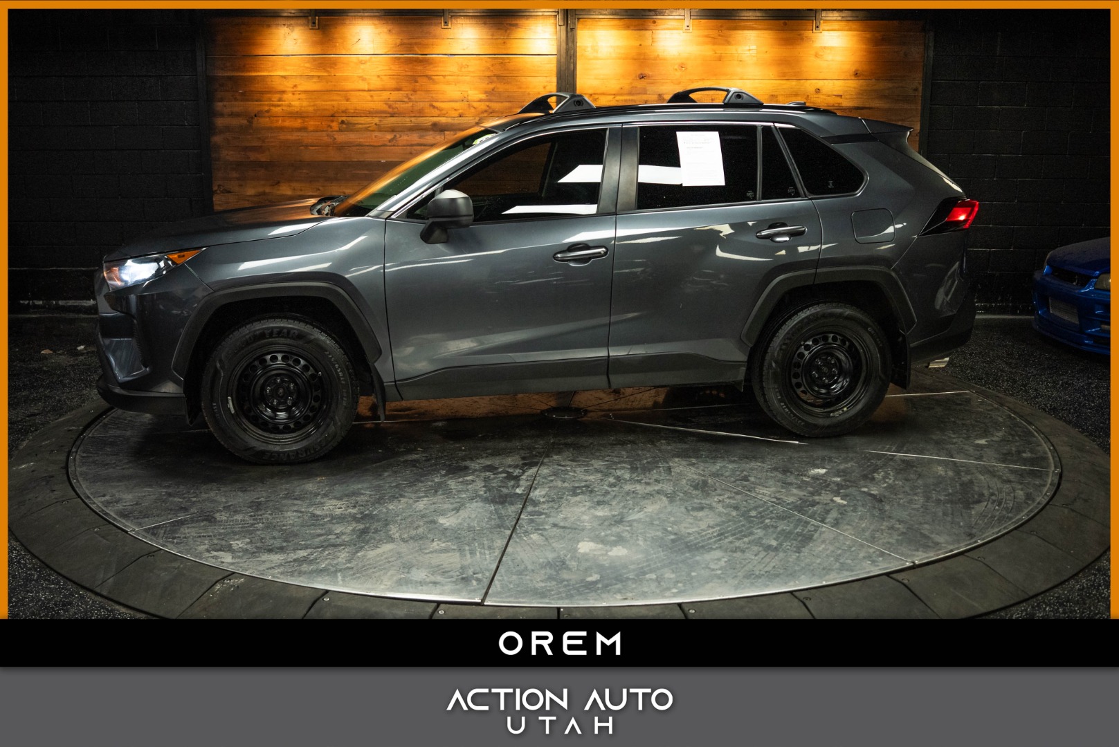 2020 Toyota RAV4 LE's photo