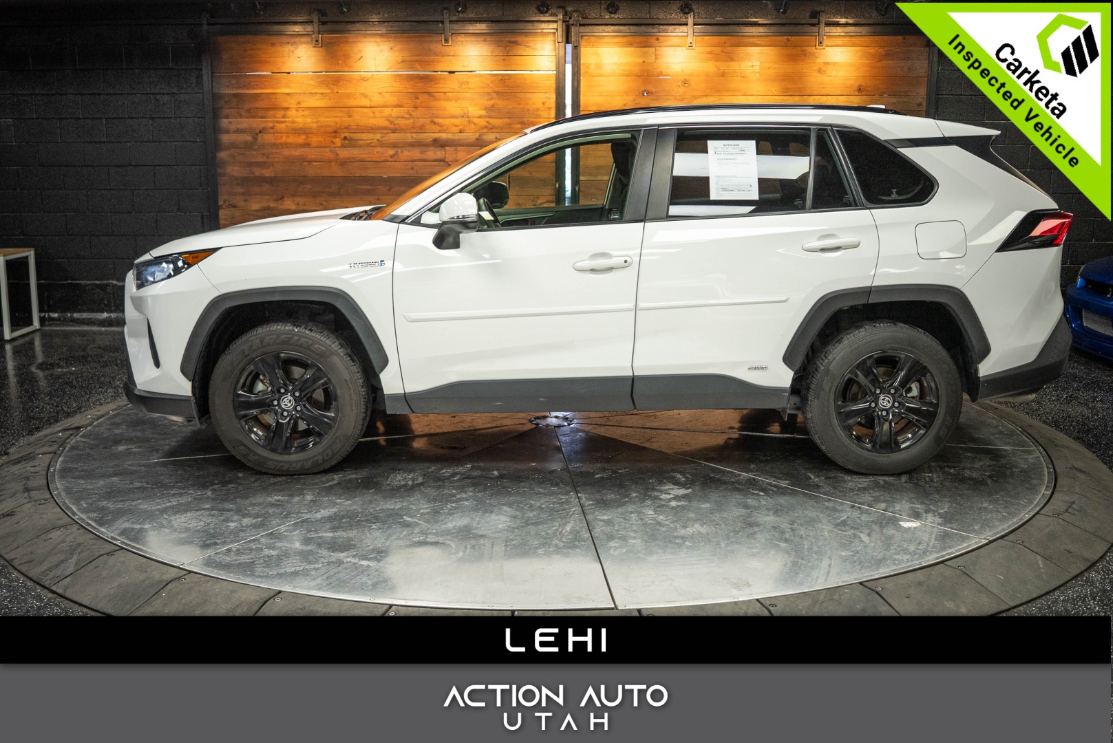 2020 Toyota RAV4 LE's photo