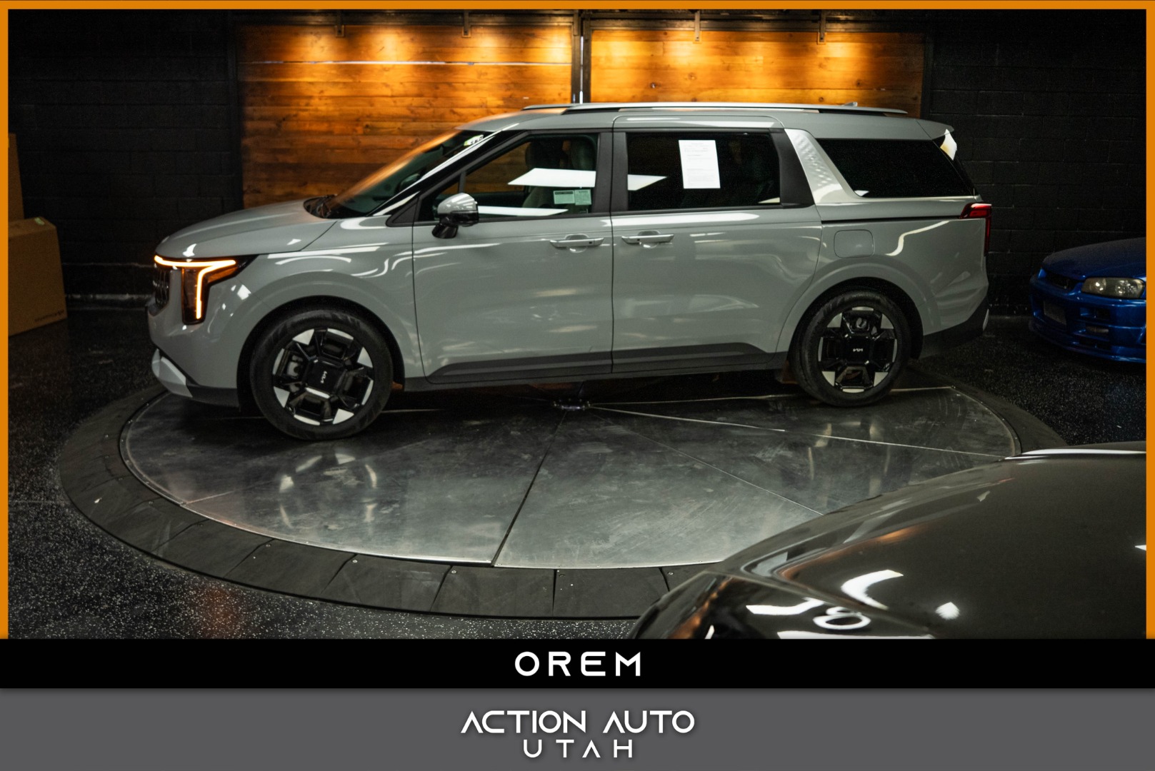 2025 Kia Carnival EX's photo