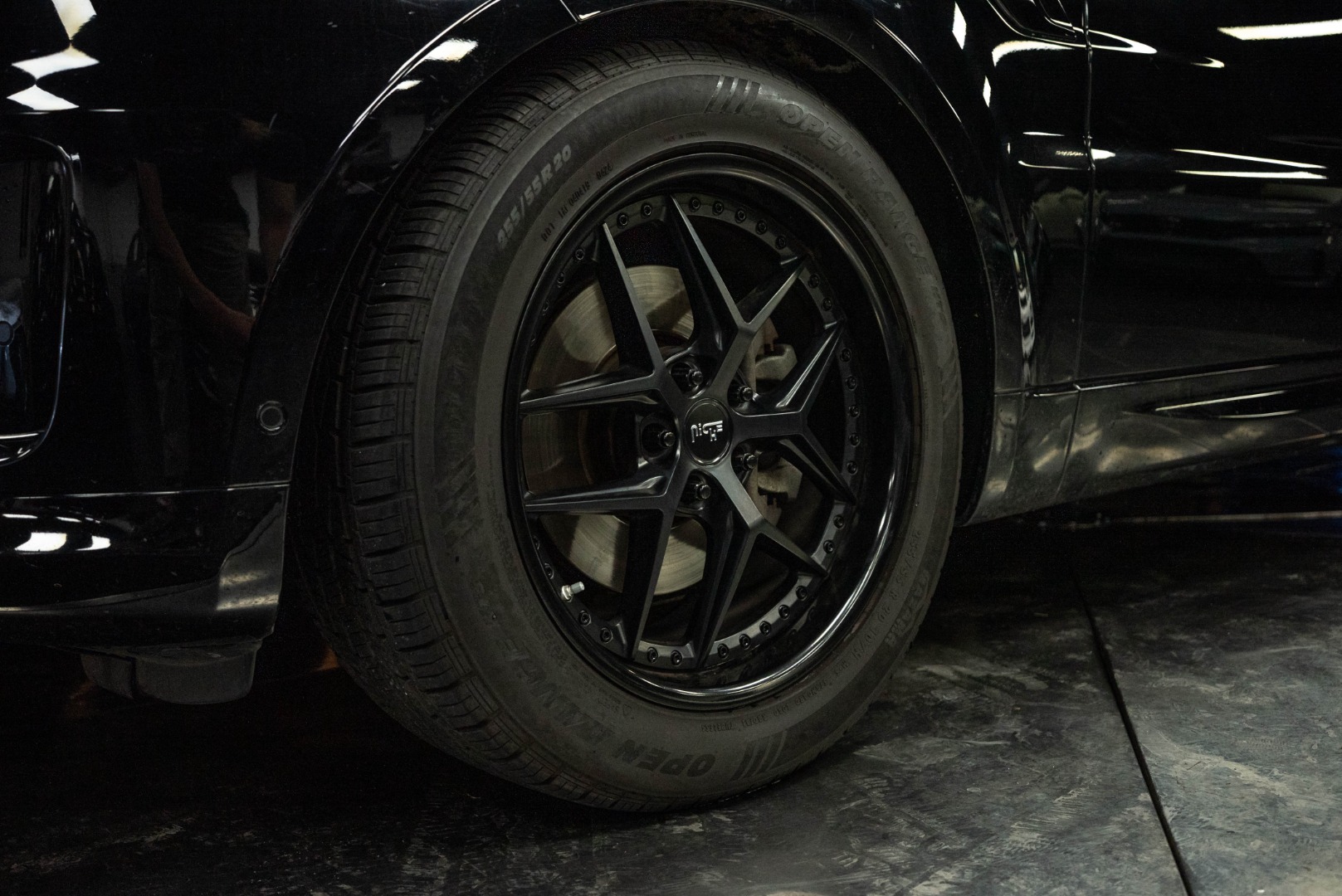 2018 Land Rover Range Rover Sport HSE photo 2