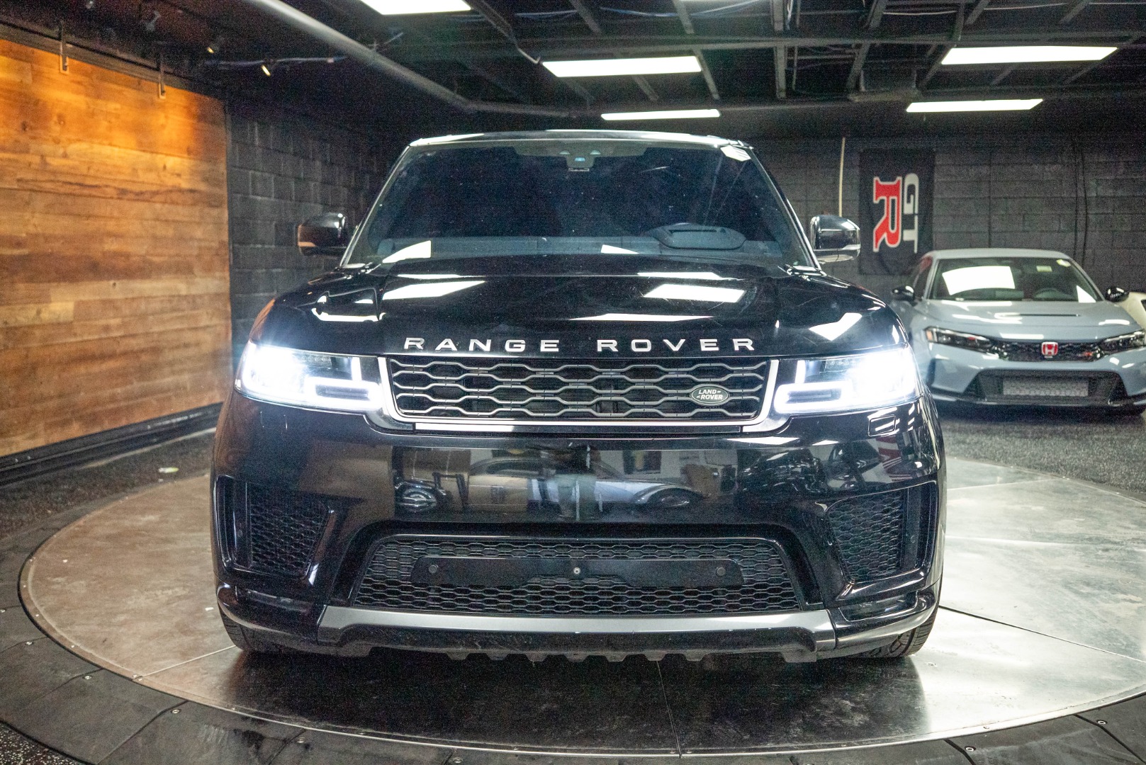 2018 Land Rover Range Rover Sport HSE photo 3