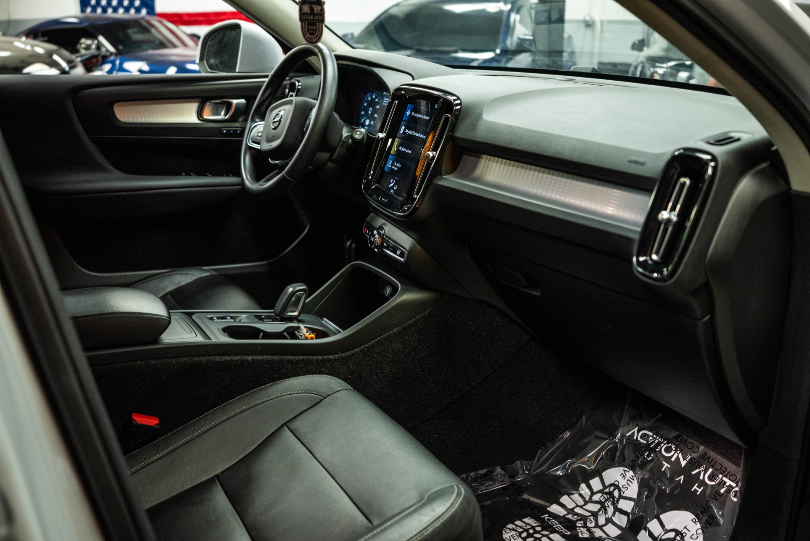 2021 Volvo XC40 Momentum photo 12