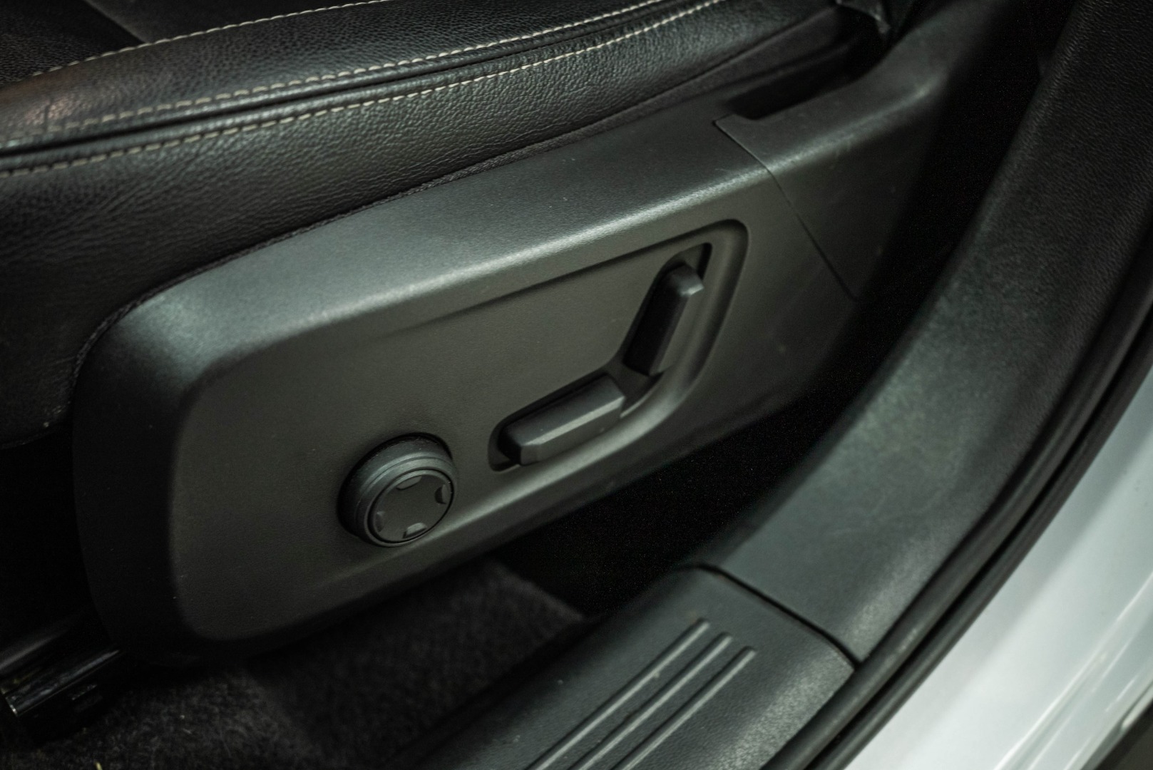 2021 Volvo XC40 Momentum photo 14