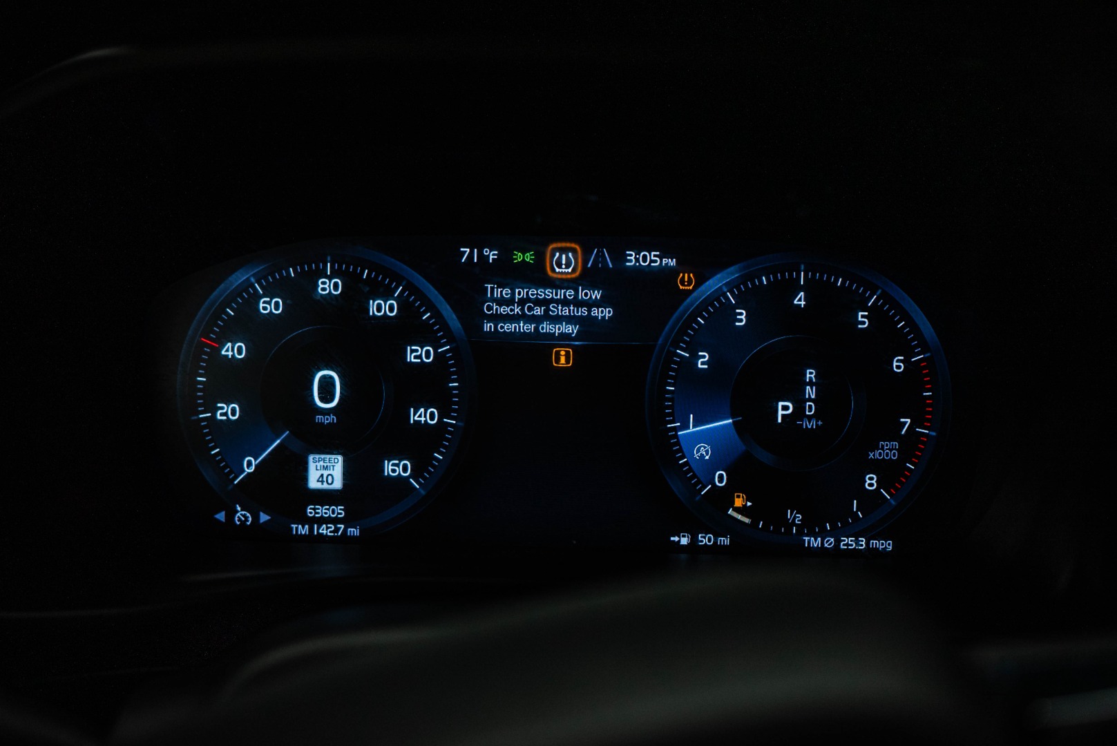 2021 Volvo XC40 Momentum photo 16