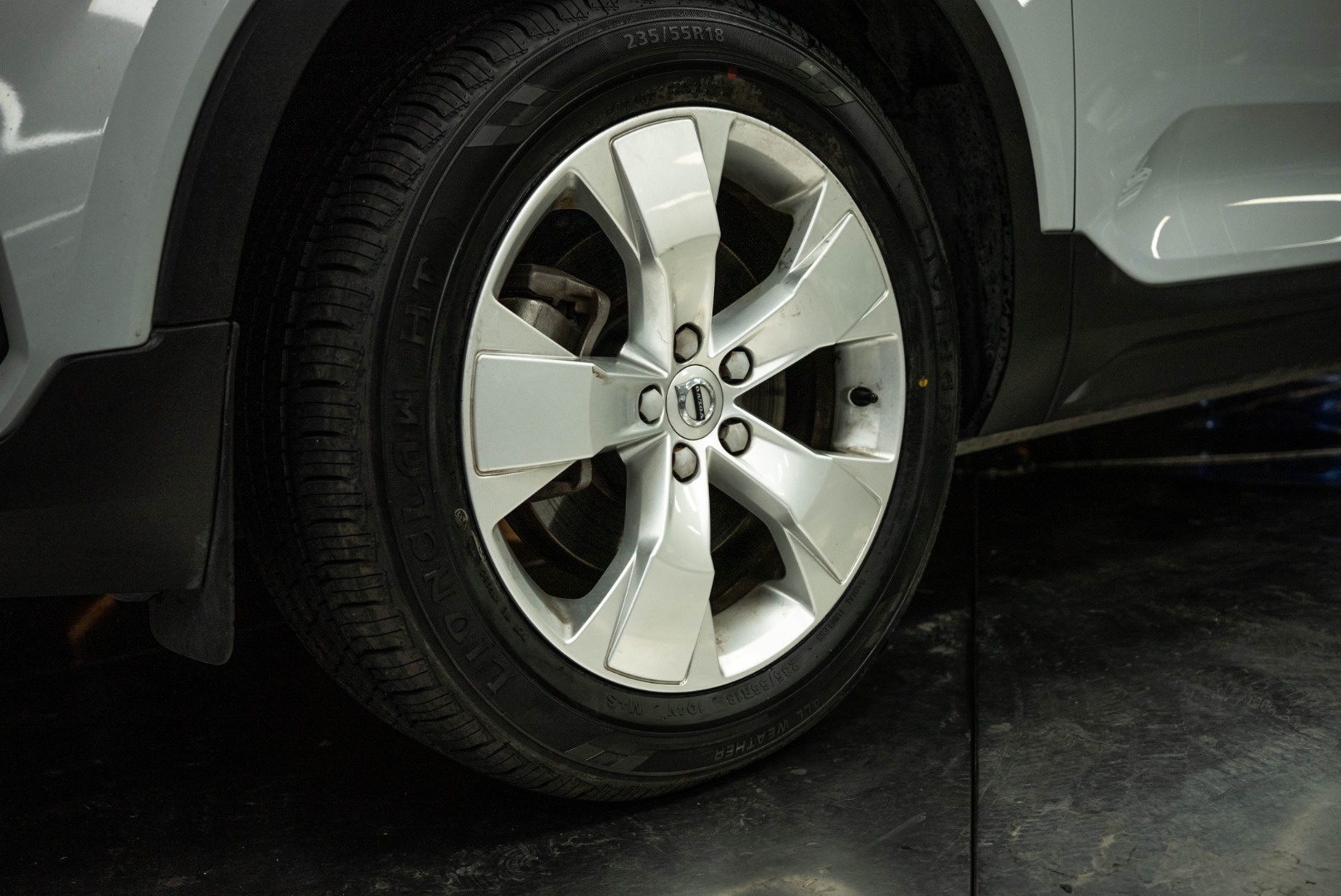 2021 Volvo XC40 Momentum photo 3