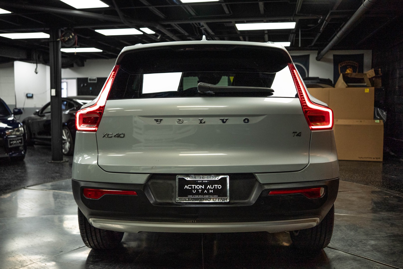 2021 Volvo XC40 Momentum photo 5