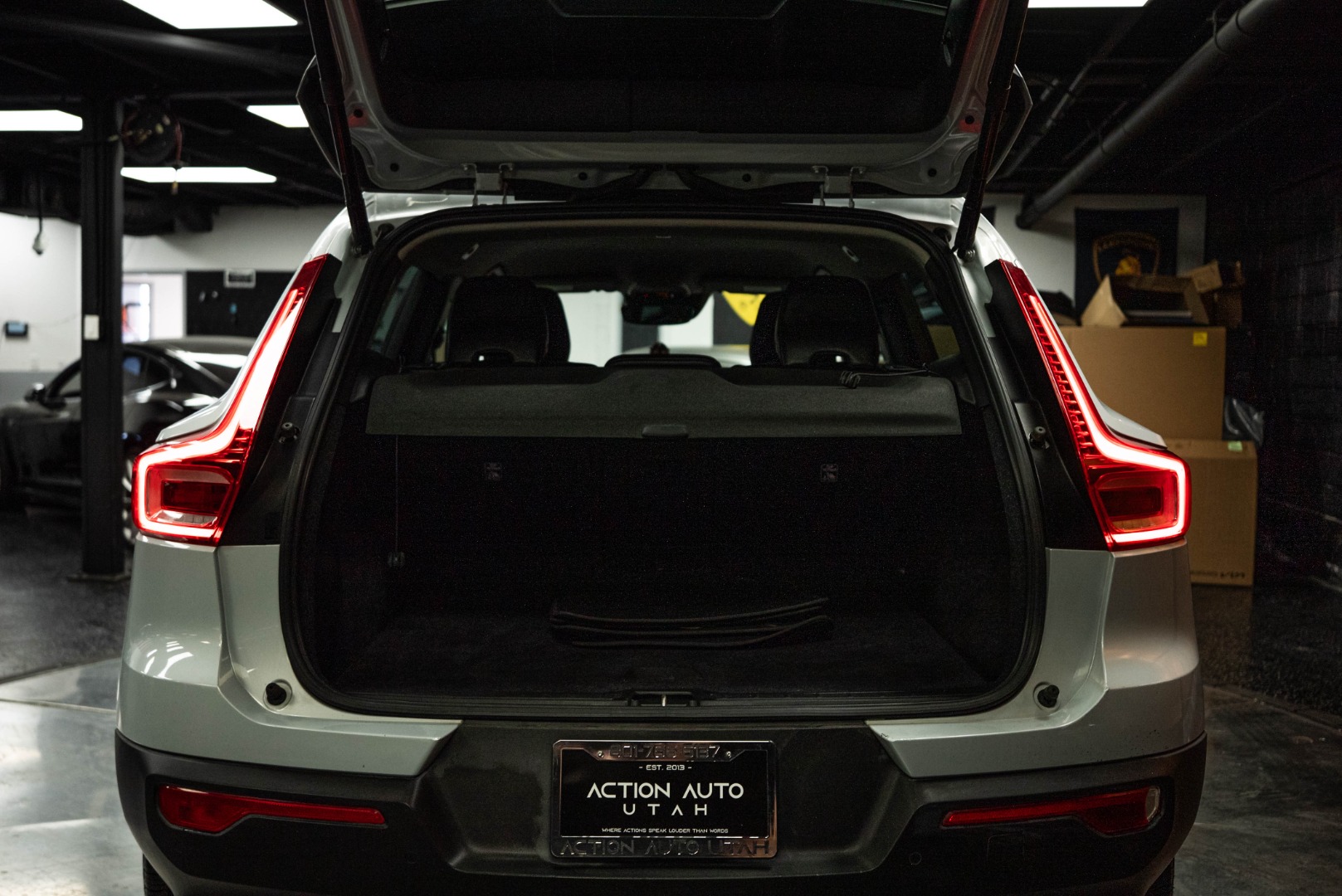 2021 Volvo XC40 Momentum photo 6
