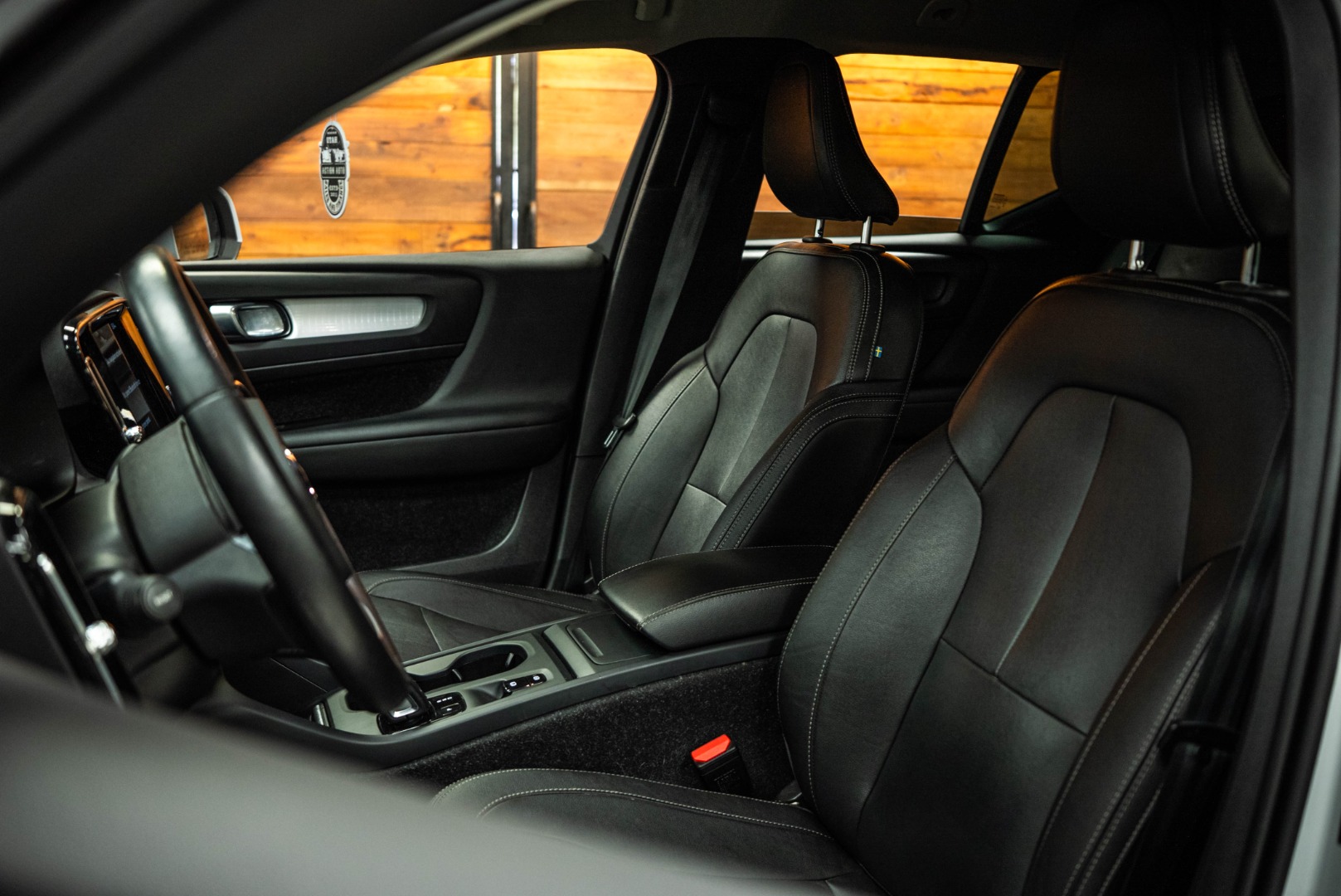 2021 Volvo XC40 Momentum photo 9