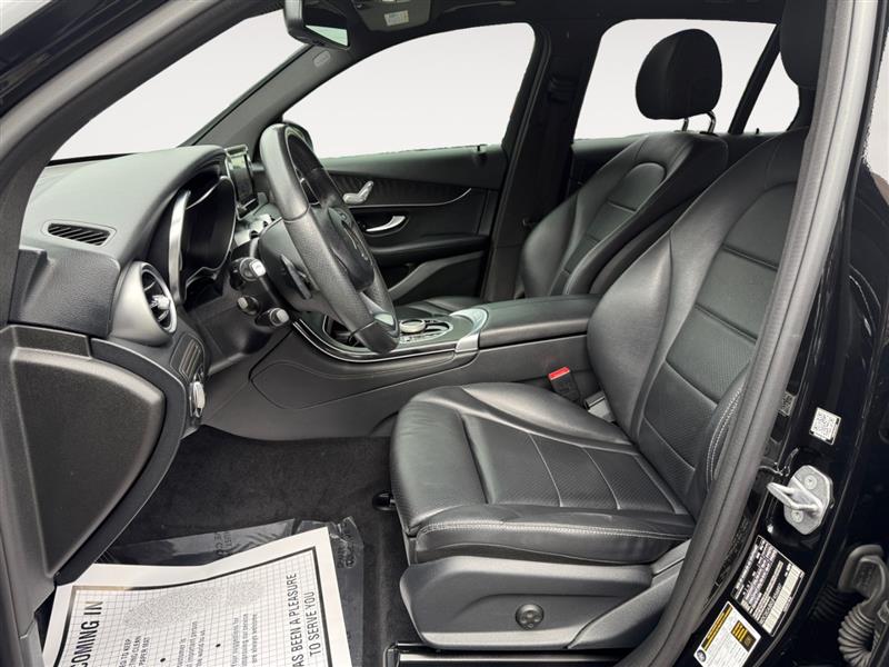 2018 Mercedes Benz GLC 300 photo 9