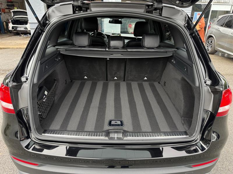 2018 Mercedes Benz GLC 300 photo 16