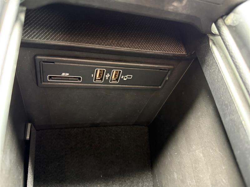 2018 Mercedes Benz GLC 300 photo 23