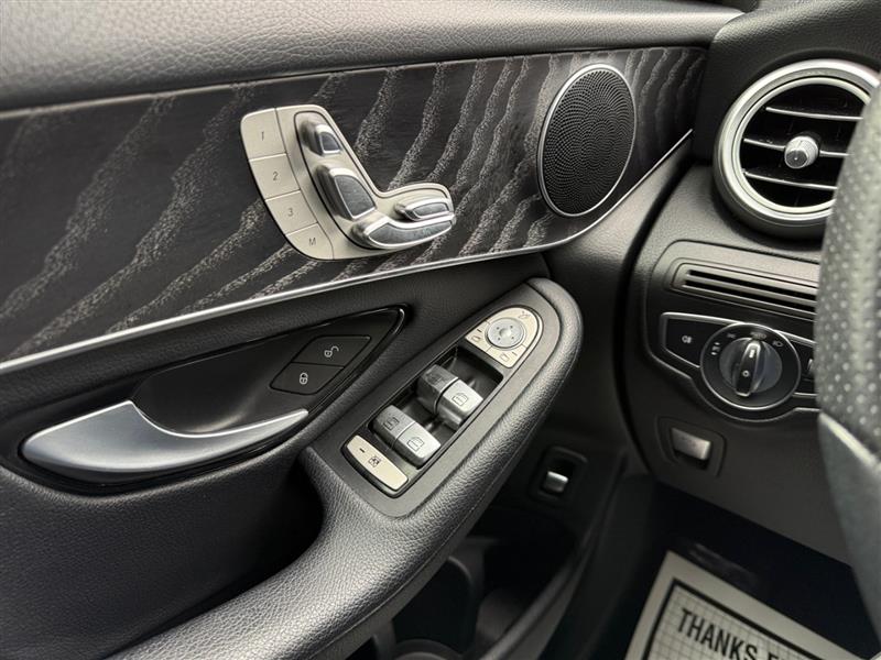 2018 Mercedes Benz GLC 300 photo 24
