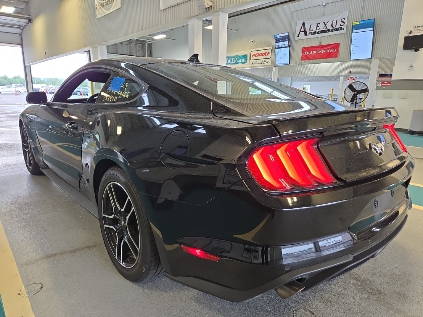 2023 Ford Mustang EcoBoost photo 4