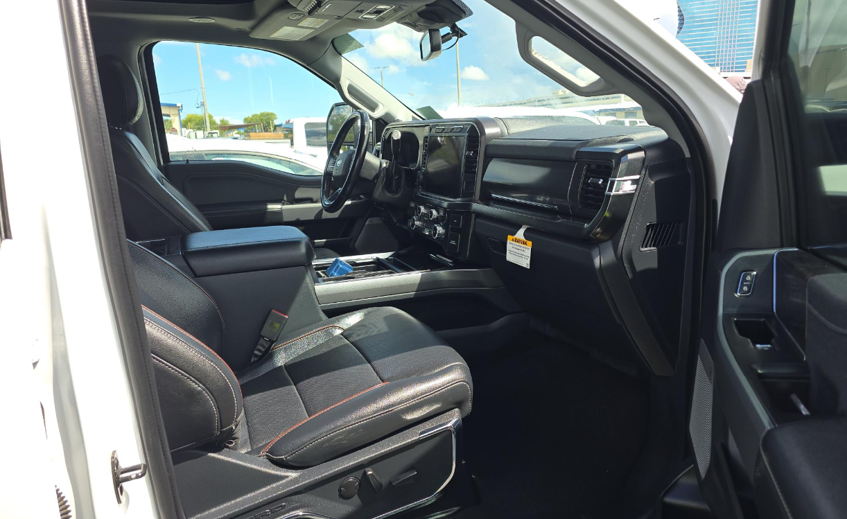 2023 Ford F-250 Lariat photo 10