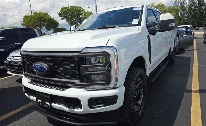2023 Ford F-250 Lariat photo 3