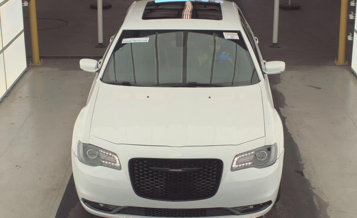 2023 Chrysler 300 photo 3