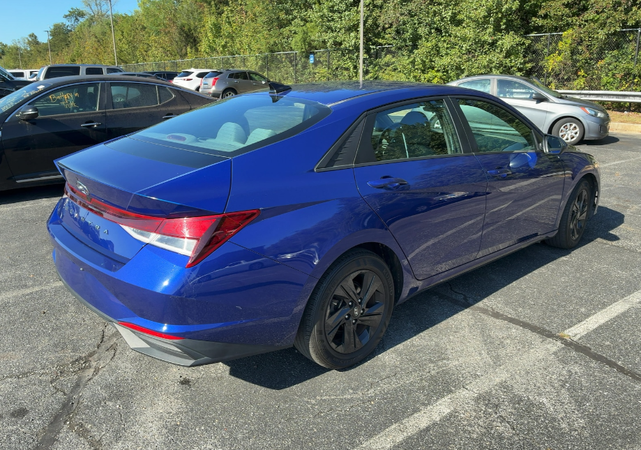 2021 Hyundai Elantra SEL Convenience photo 4