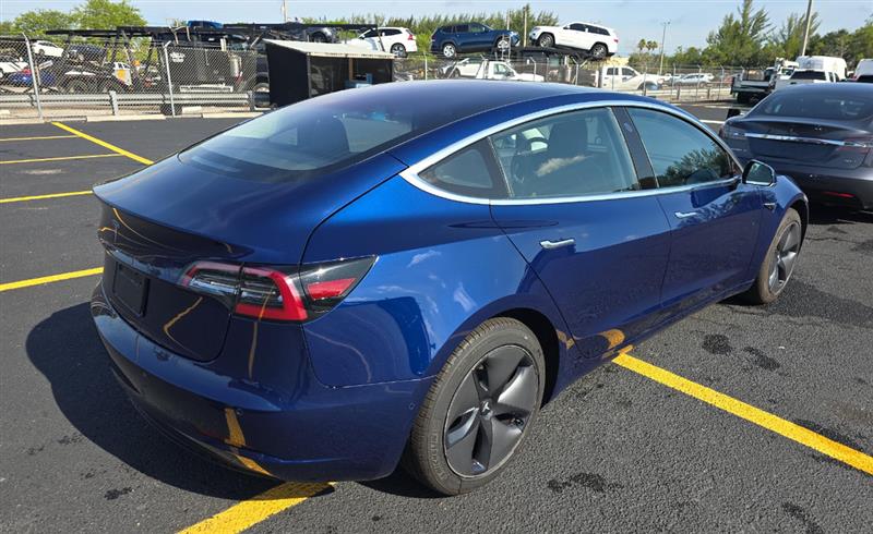 2018 Tesla Model 3 Long Range photo 2