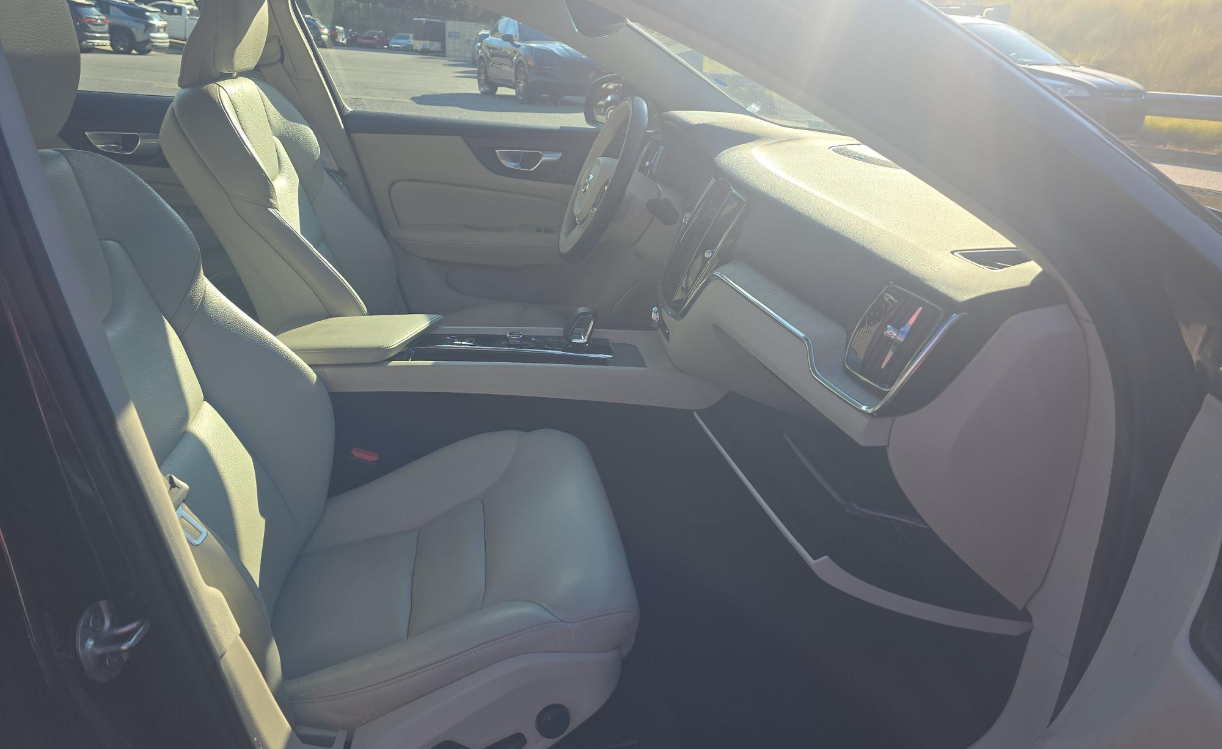 2024 Volvo S60 B5 Plus photo 9