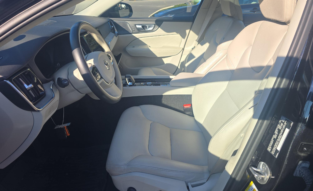 2024 Volvo S60 B5 Plus photo 10