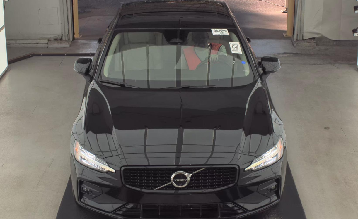 2024 Volvo S60 B5 Plus photo 3