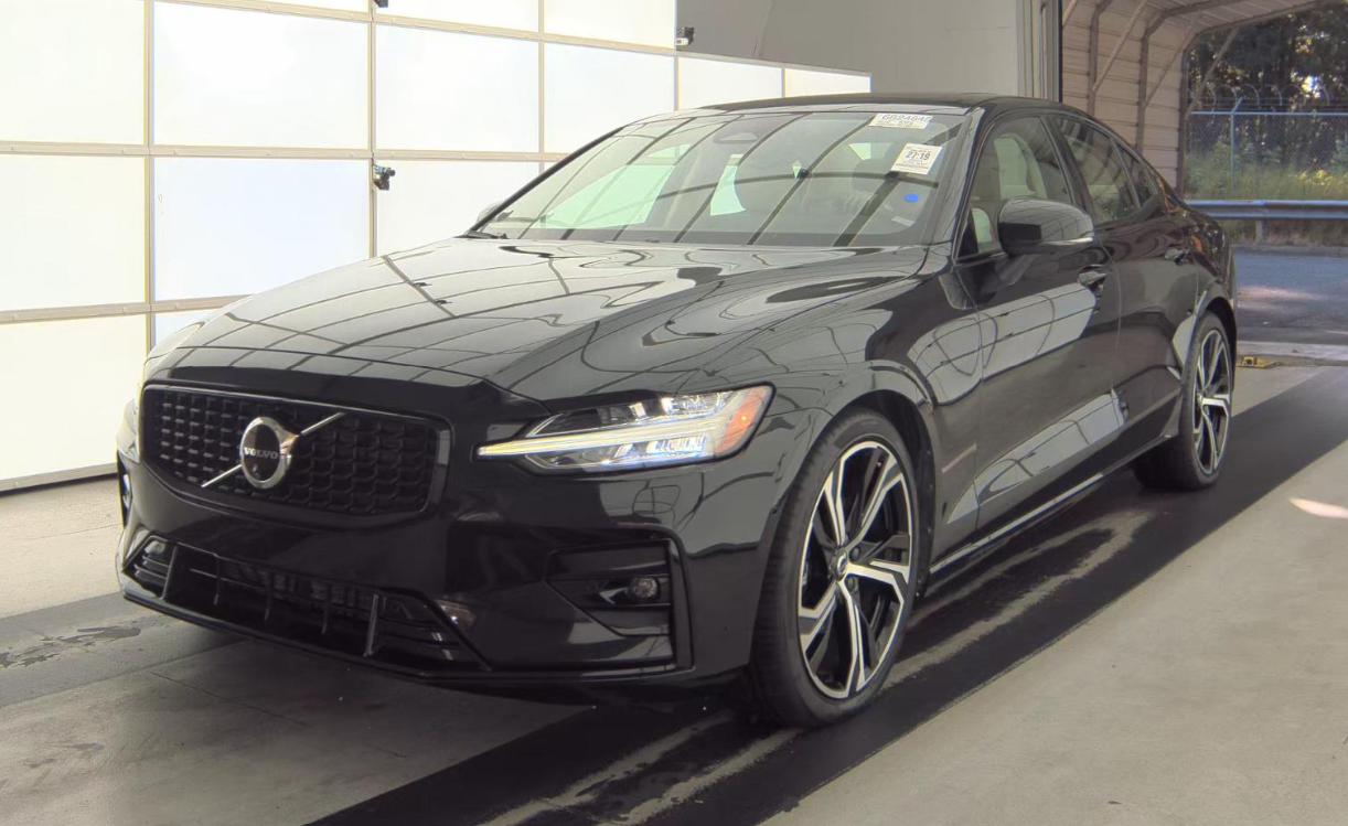 2024 Volvo S60 B5 Plus photo 4
