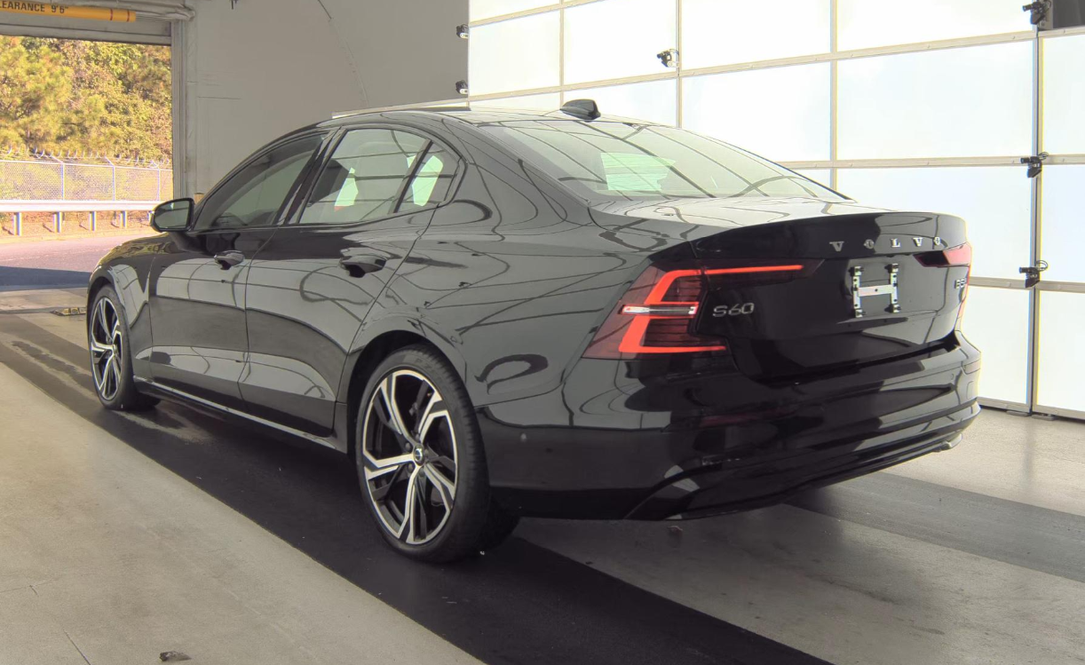 2024 Volvo S60 B5 Plus photo 6
