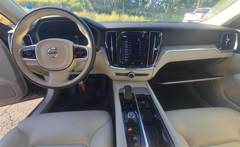 2024 Volvo S60 B5 Plus photo 8