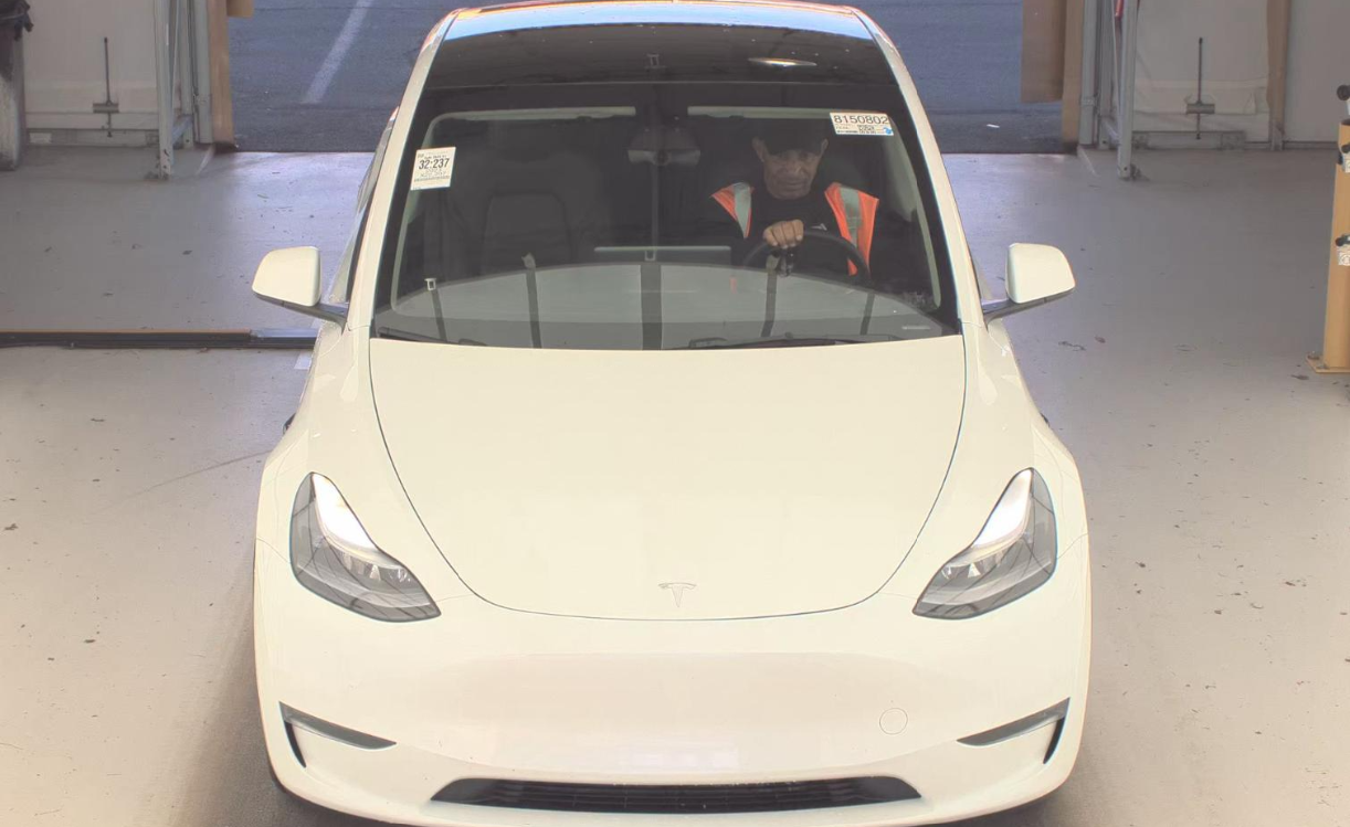 2023 Tesla Model Y Long Range photo 3