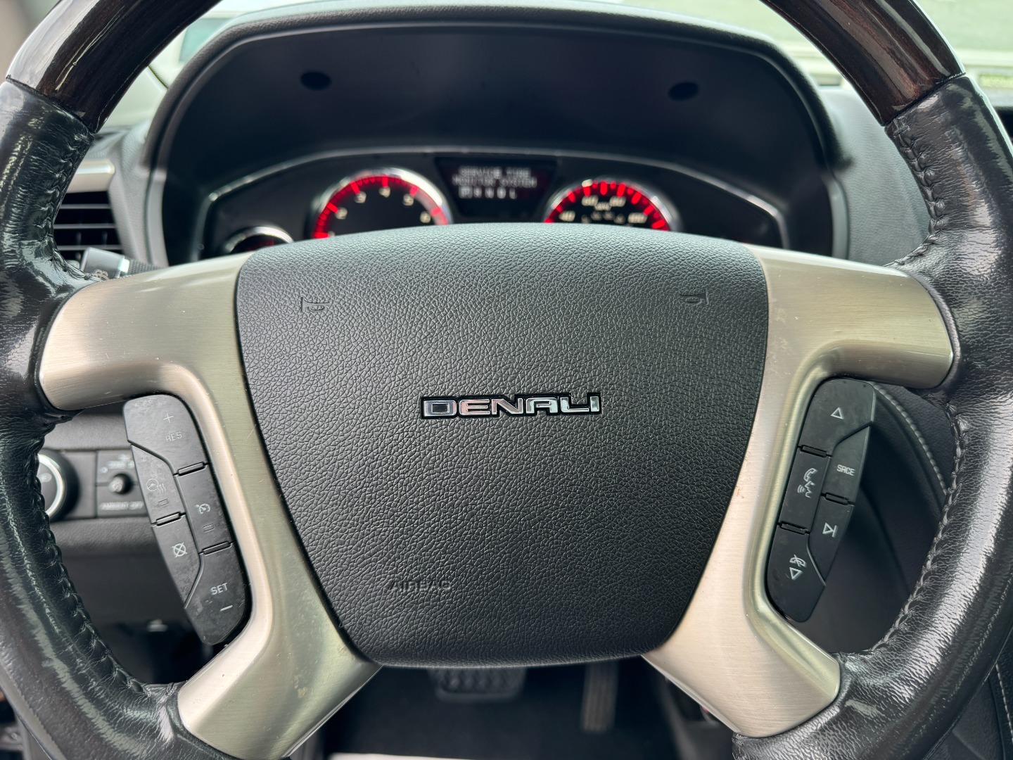 2015 GMC Acadia Denali photo 16