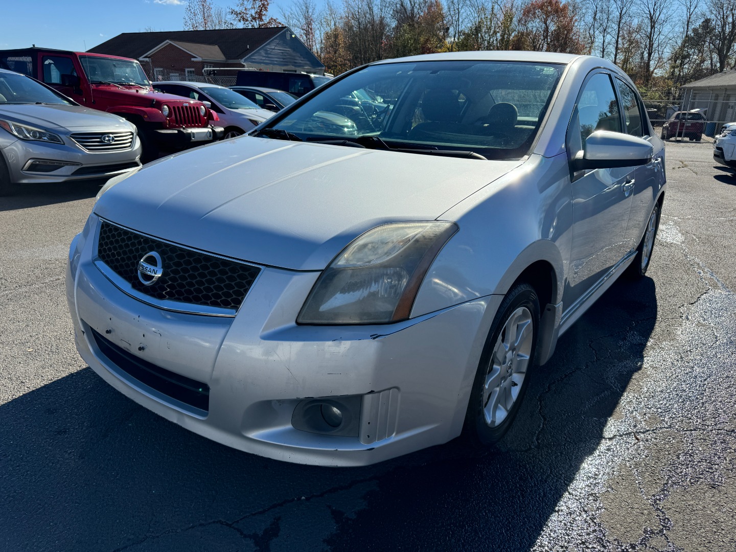 2010 Nissan Sentra SR photo 2