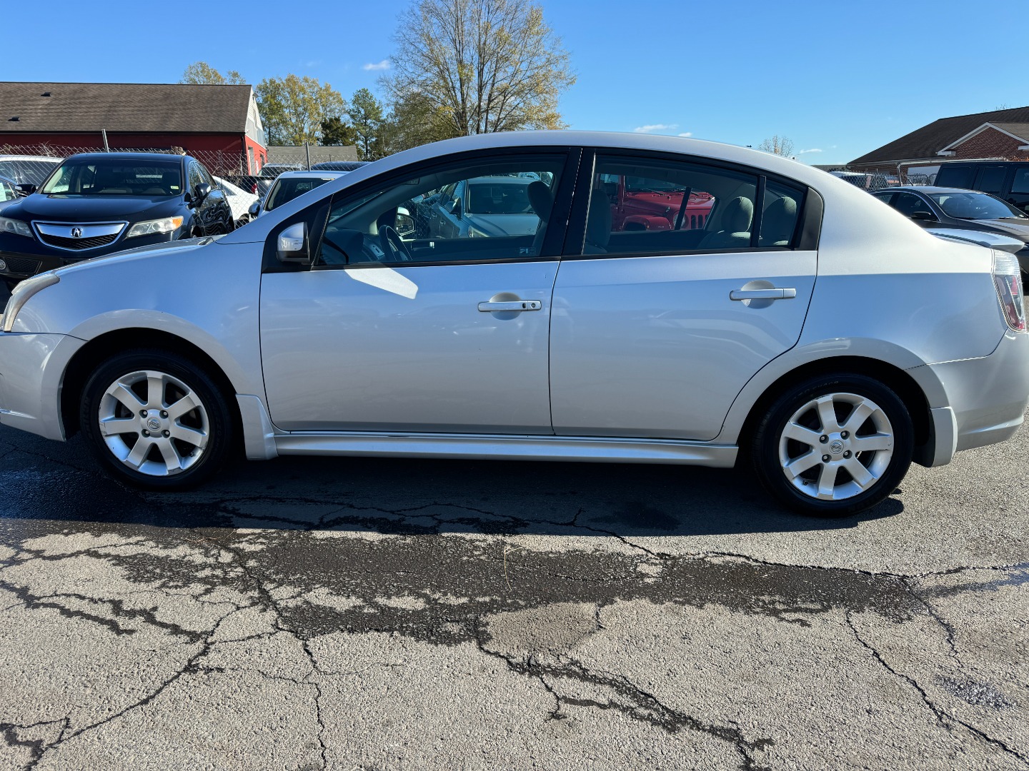 2010 Nissan Sentra SR photo 3