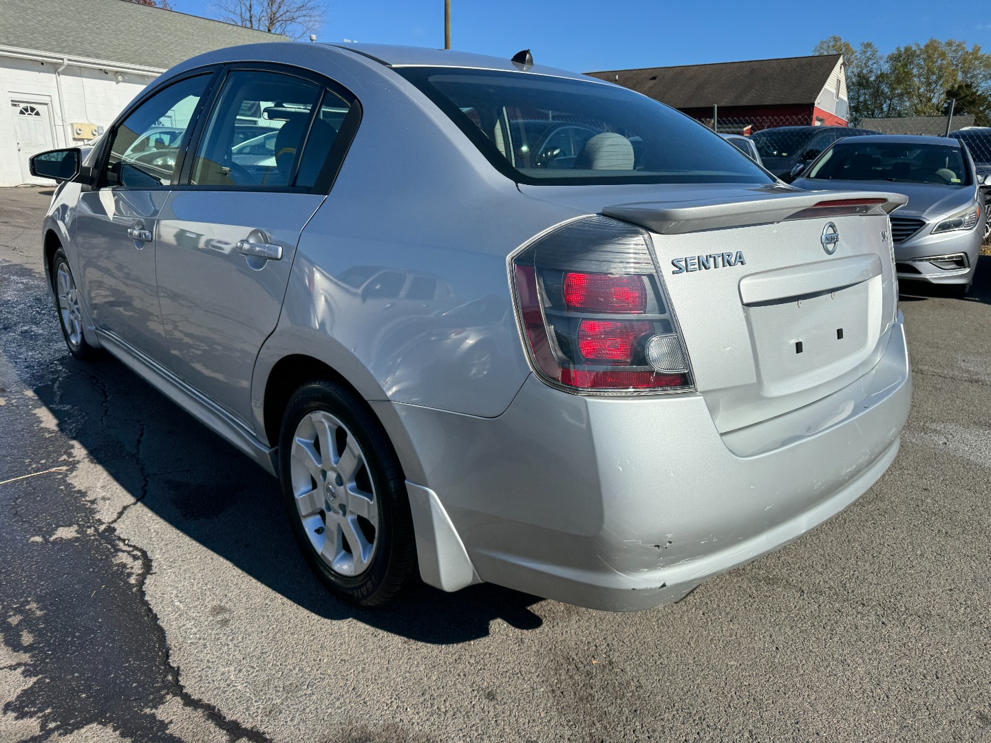 2010 Nissan Sentra SR photo 4