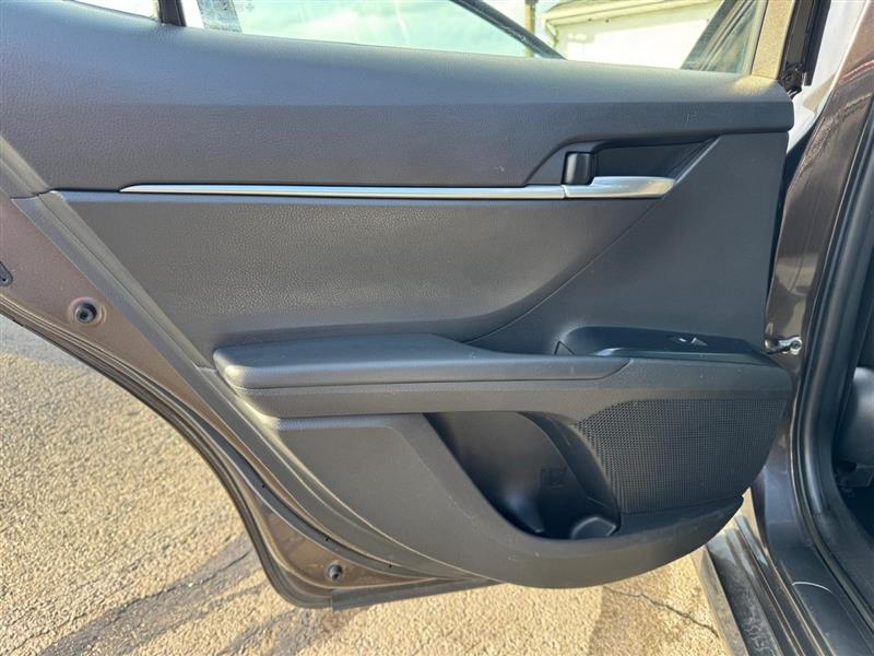 2019 Toyota Camry LE photo 11